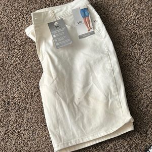 lee mid rise Bermuda shorts——Nwt